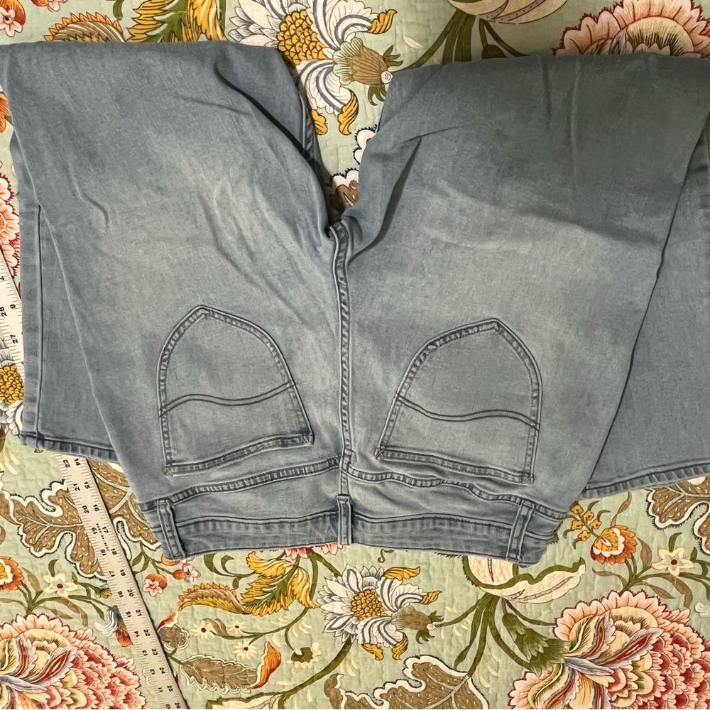 Lee Rider Midrise Capri - Picture 14 of 14